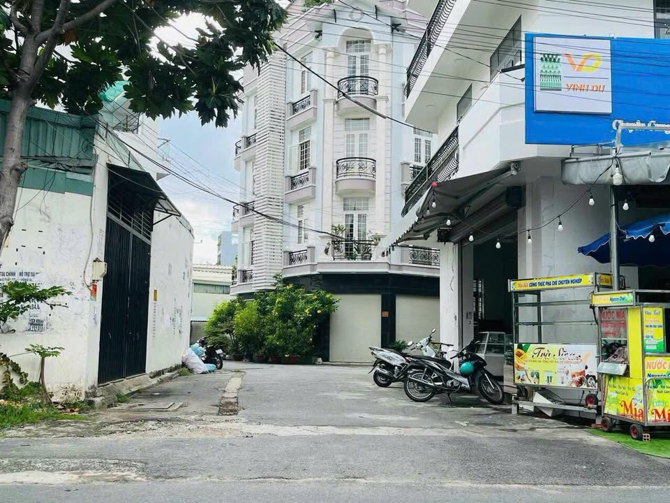 Nhà góc mặt tiền Kênh Nước Đen, Tân Phú, 91m² giá 16 tỷ - Sẵn sàng vào ở!