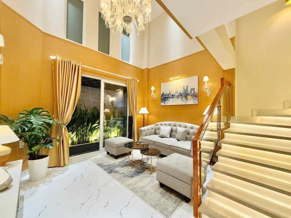 Nhà riêng Q10, 70m² giá 3.03 tỷ - Vị trí đắc địa, tiện nghi đầy đủ!