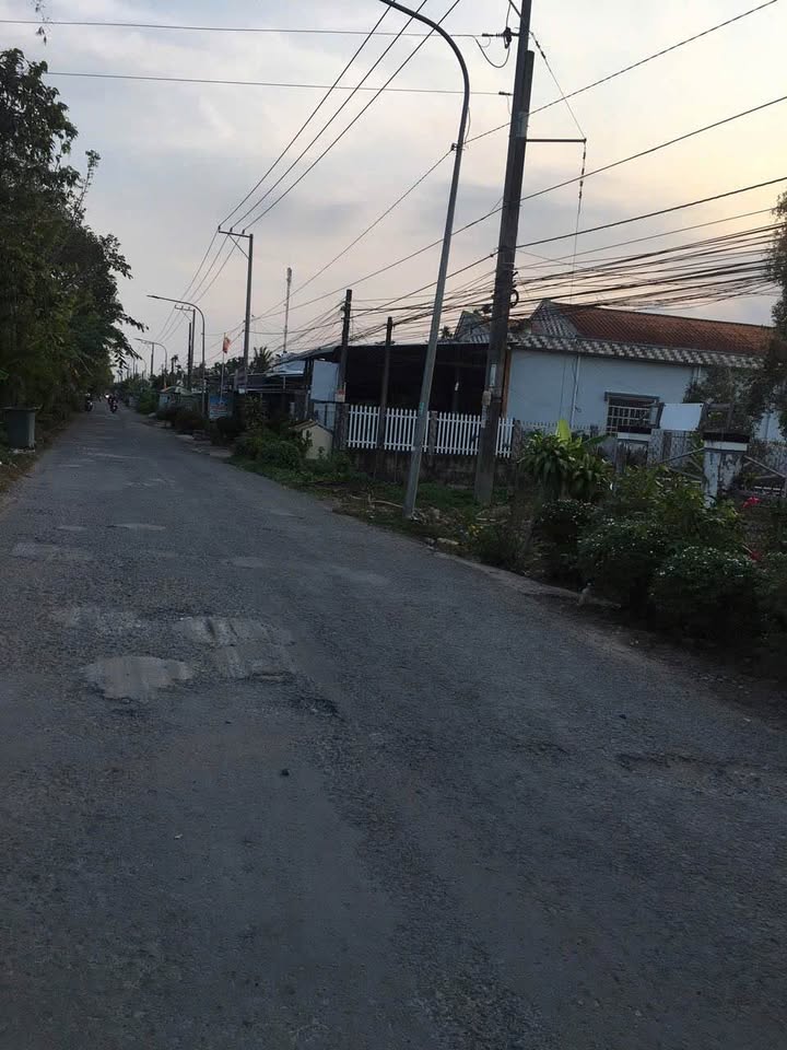 Nhà mái thái mặt tiền đường Tỉnh Lộ 925B, Vị Thủy, Hậu Giang 300m² giá 1.8 tỷ - Tiềm năng kinh doanh vượt trội!