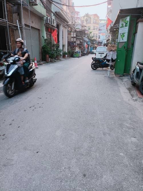 Nhà 4 tầng Ngõ 143 Nguyễn Chính, 38.5m² giá 9.5 tỷ - Ô tô đỗ ngay cổng!