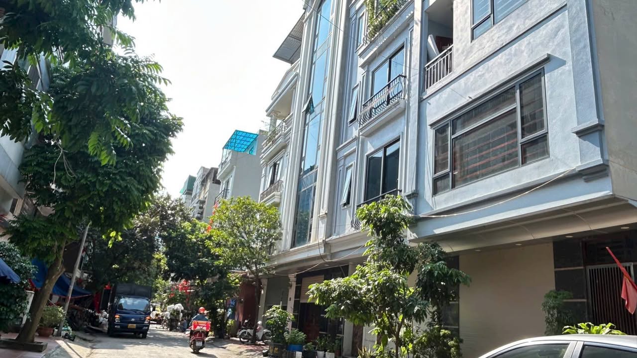 Nhà liền kề Văn Phú Hà Đông 50m² giá 16 tỷ - Mặt tiền rộng, sổ đỏ chính chủ!