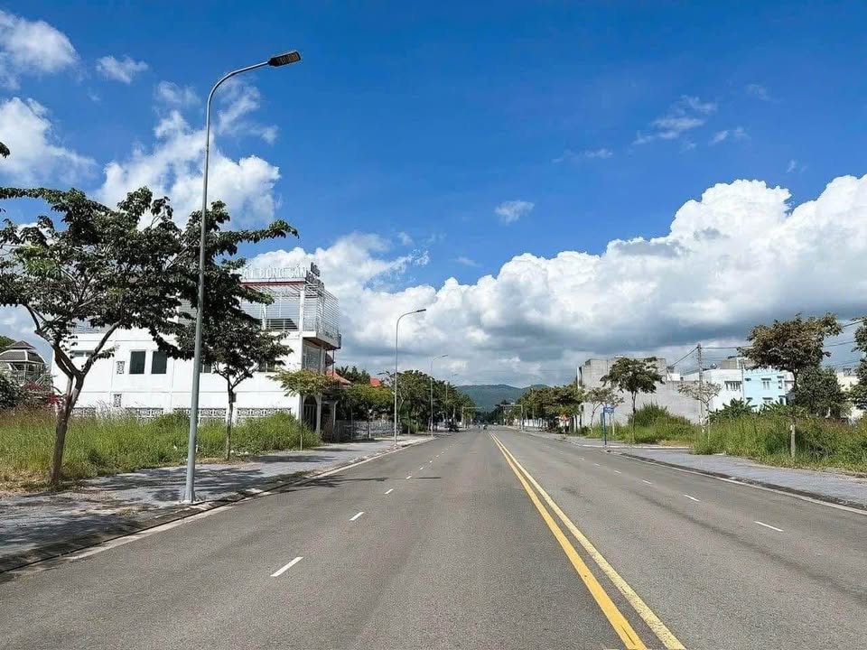 Đất nền mặt tiền Hoàng Hoa Thám 90m² giá 3.35 tỷ - Kinh doanh thuận lợi!