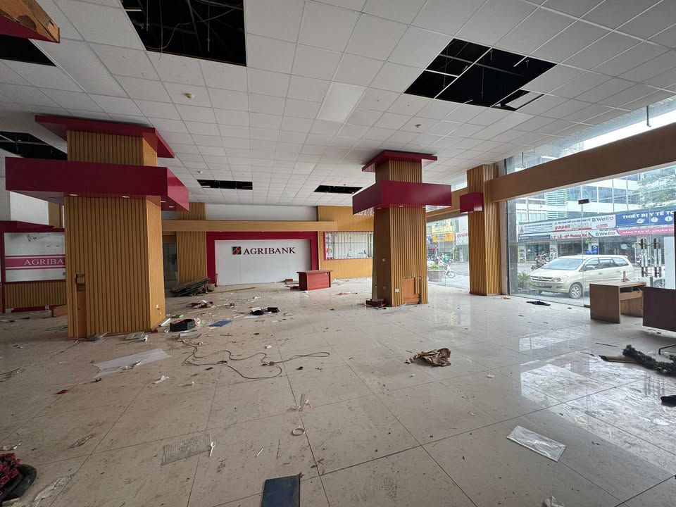 Cho thuê mặt phố Thanh Nhàn 150m² giá 100 triệu - Nhà mới, thông sàn, thang máy