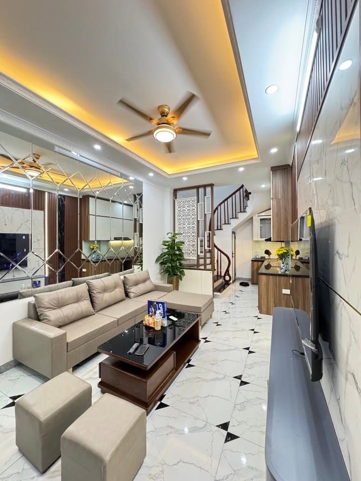 Nhà phố Khuyến Lương, Hoàng Mai 30m² giá 6.3 tỷ - Kinh doanh tốt, ô tô tránh!