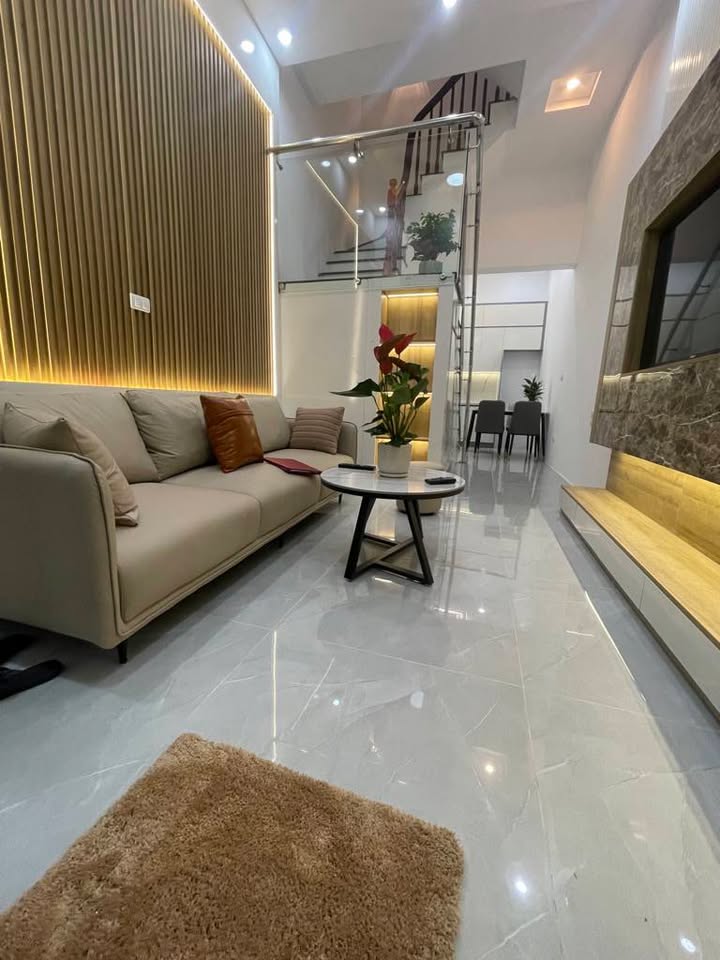 Nhà phố Tam Trinh Yên Sở 30m² giá 6.6 tỷ - Ô tô đỗ cửa, nội thất xịn xò!
