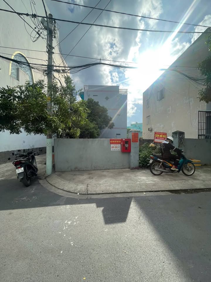 Bán lô đất góc 2 mặt tiền tại Tân Thới Hiệp 82m² giá chỉ 5.4 tỷ - Đầu tư sinh lời ngay!