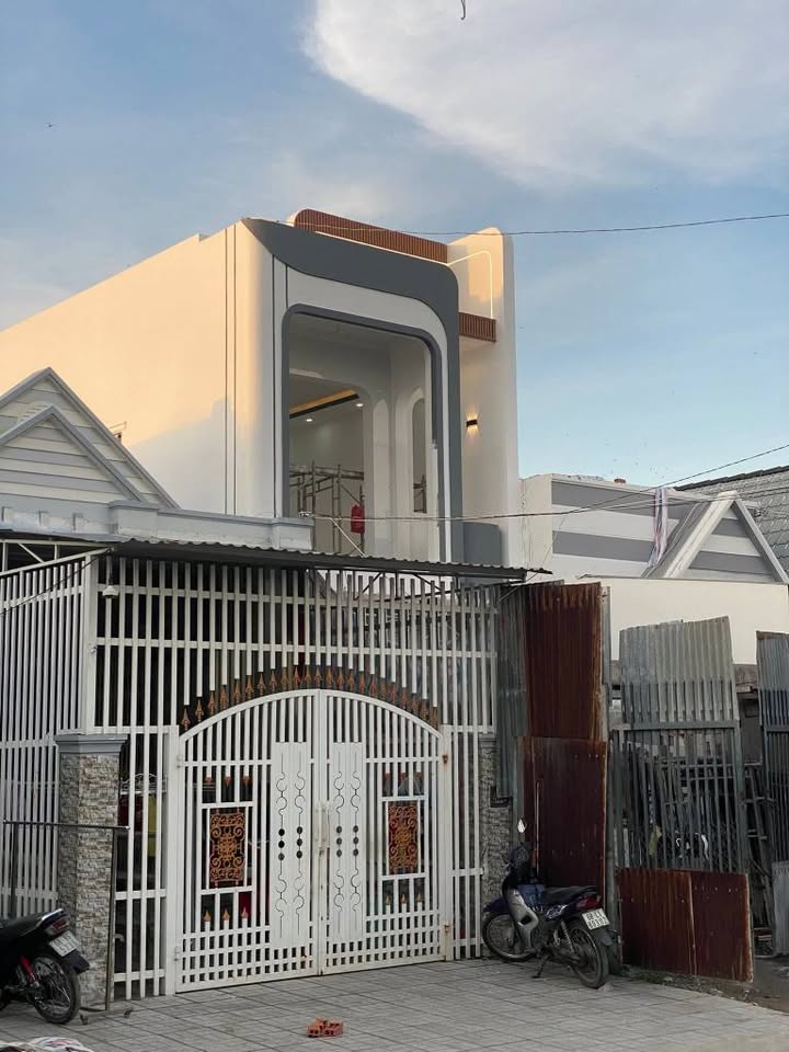 Nhà phố Vĩnh Quang, Rạch Giá 108m² giá 3.9 tỷ - Full nội thất, sẵn sàng vào ở!