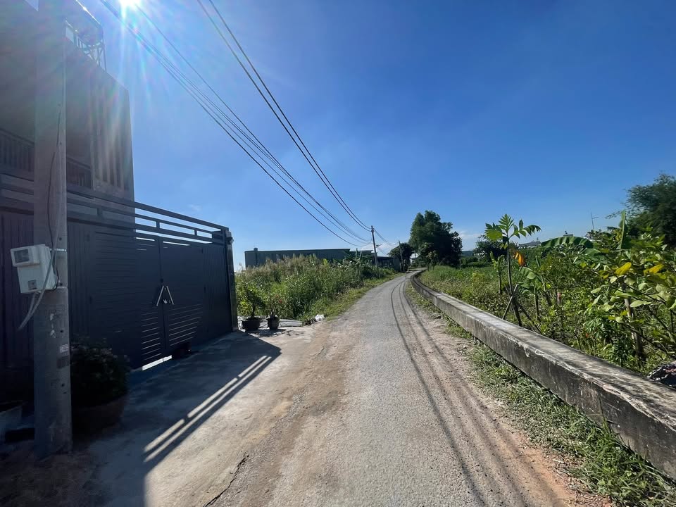 Đất thổ cư mặt tiền kênh Nhà Vuông Bình Mỹ 225m² giá 3,8 tỷ - Đường xe tải thuận tiện!