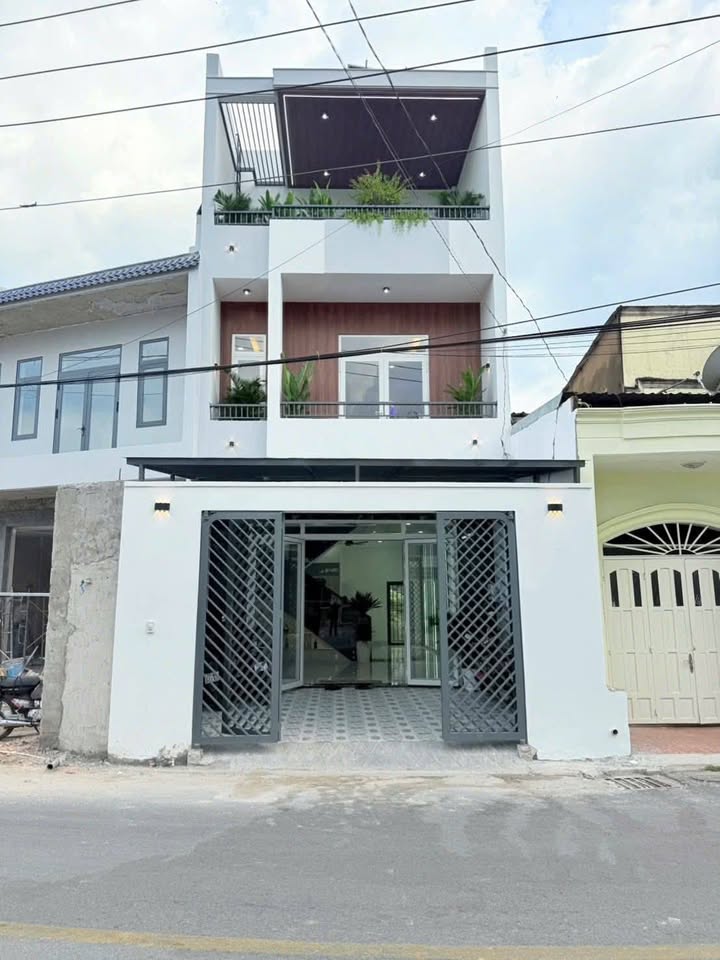 Nhà 1 Trệt 2 Lầu Mặt Tiền Kinh Doanh Dĩ An 88m² - Cơ Hội Đầu Tư Hiếm Có!