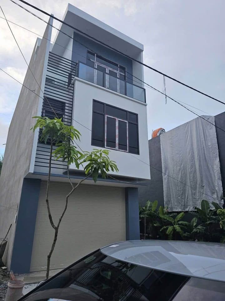 Nhà xây thô hoàn thiện mặt ngoài TK19 Minh Đức 90m² giá 2.2 tỷ - Vị trí đắc địa gần siêu thị!