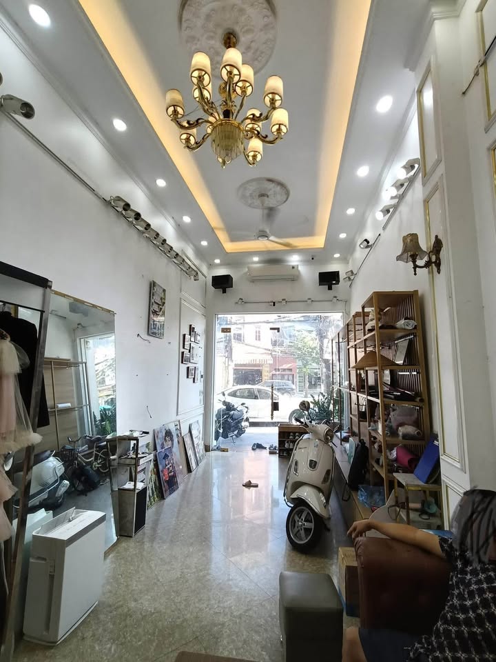 Nhà 3 tầng mặt đường Trường Chinh, Nam Định 66m² giá 5 tỷ - Vị trí đắc địa cho kinh doanh!