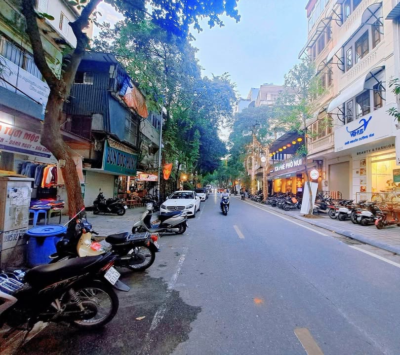 Cho thuê mặt phố Thái Thịnh 50m² x 6 tầng - Thang máy tiện lợi, giá 65 triệu!