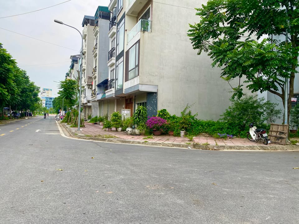 Đất lô góc Ngọc Thụy 35m² giá thỏa thuận - Kinh doanh đỉnh cao!