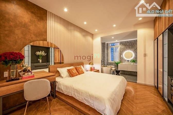 Nhà 5 tầng kiên cố, trung tâm quận 3, 70m² giá 19 tỷ - Cơ hội đầu tư tuyệt vời!