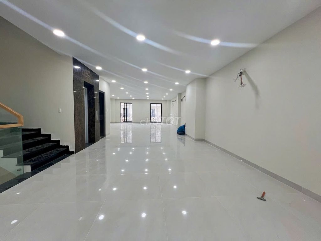 Cho thuê nhà nguyên căn 7x22m, hầm 5 tầng (715m2) KĐT Vạn Phúc - Giá chỉ 68 triệu