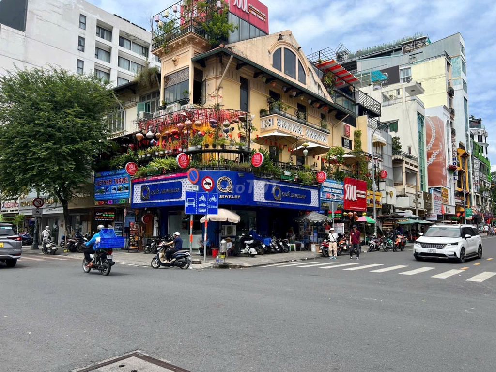 Cho thuê góc 2 mặt tiền Thủ Khoa Huân, Quận 1 - Diện tích 400m² mới xây