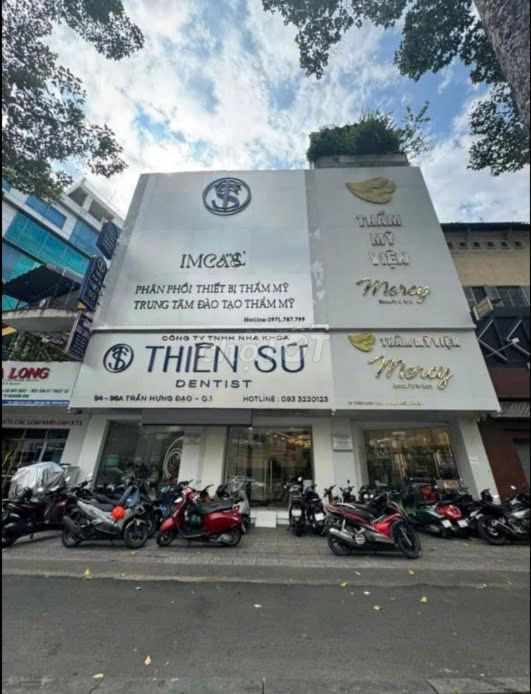 Tòa nhà mặt tiền Trần Hưng Đạo 240m² giá 150 triệu - Vị trí đắc địa tại Quận 1