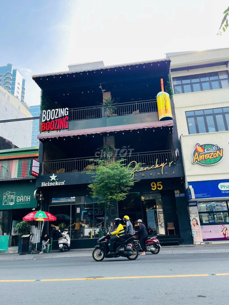 Nhà mặt tiền đường Hai Bà Trưng, Quận 1 - Diện tích 900m², giá chỉ 120 triệu/tháng!