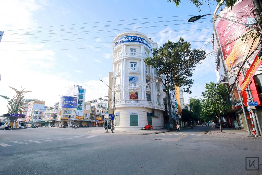 Biệt thự góc 2 mặt tiền Hoa Sứ - Hoa Lan 160m² giá 69 triệu - Đầu tư sinh lời tại Phú Nhuận!