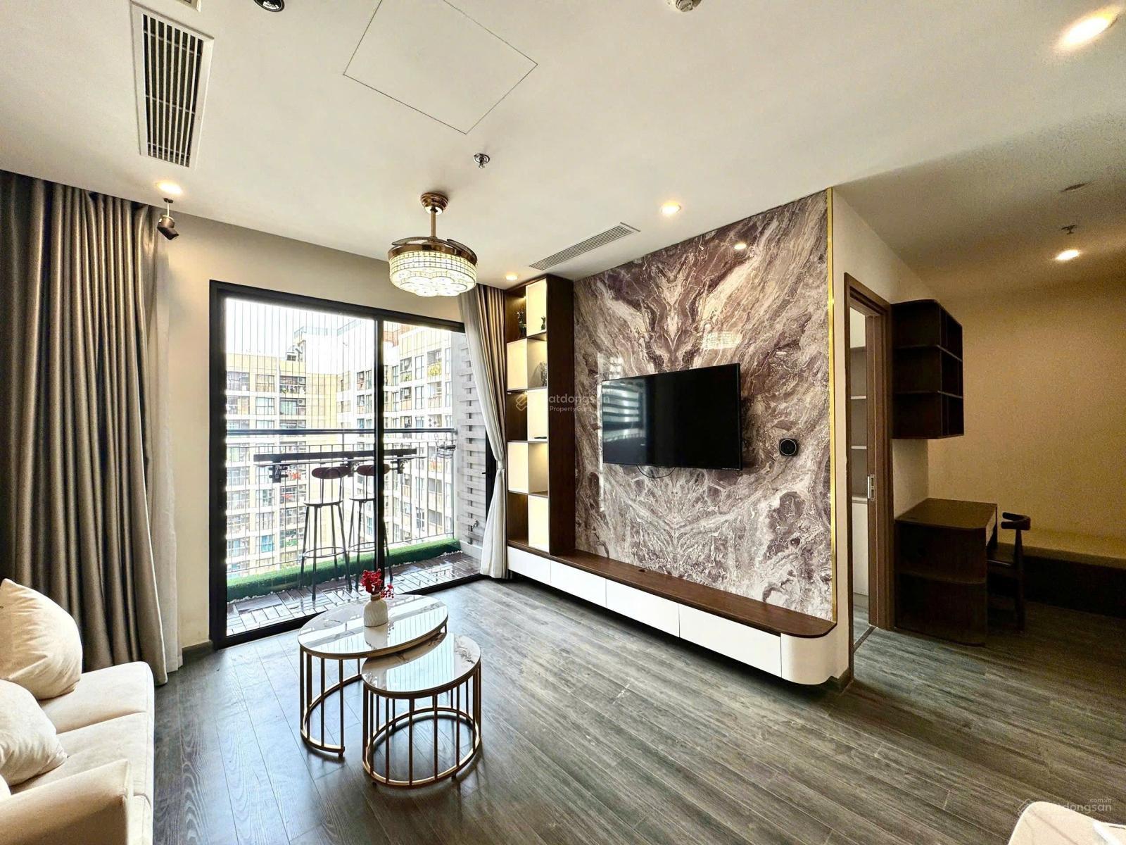 Căn hộ 1PN Tầng cao R1.03 Trâu Quỳ 50m² giá 3.95 tỷ - Full nội thất đẹp mắt!