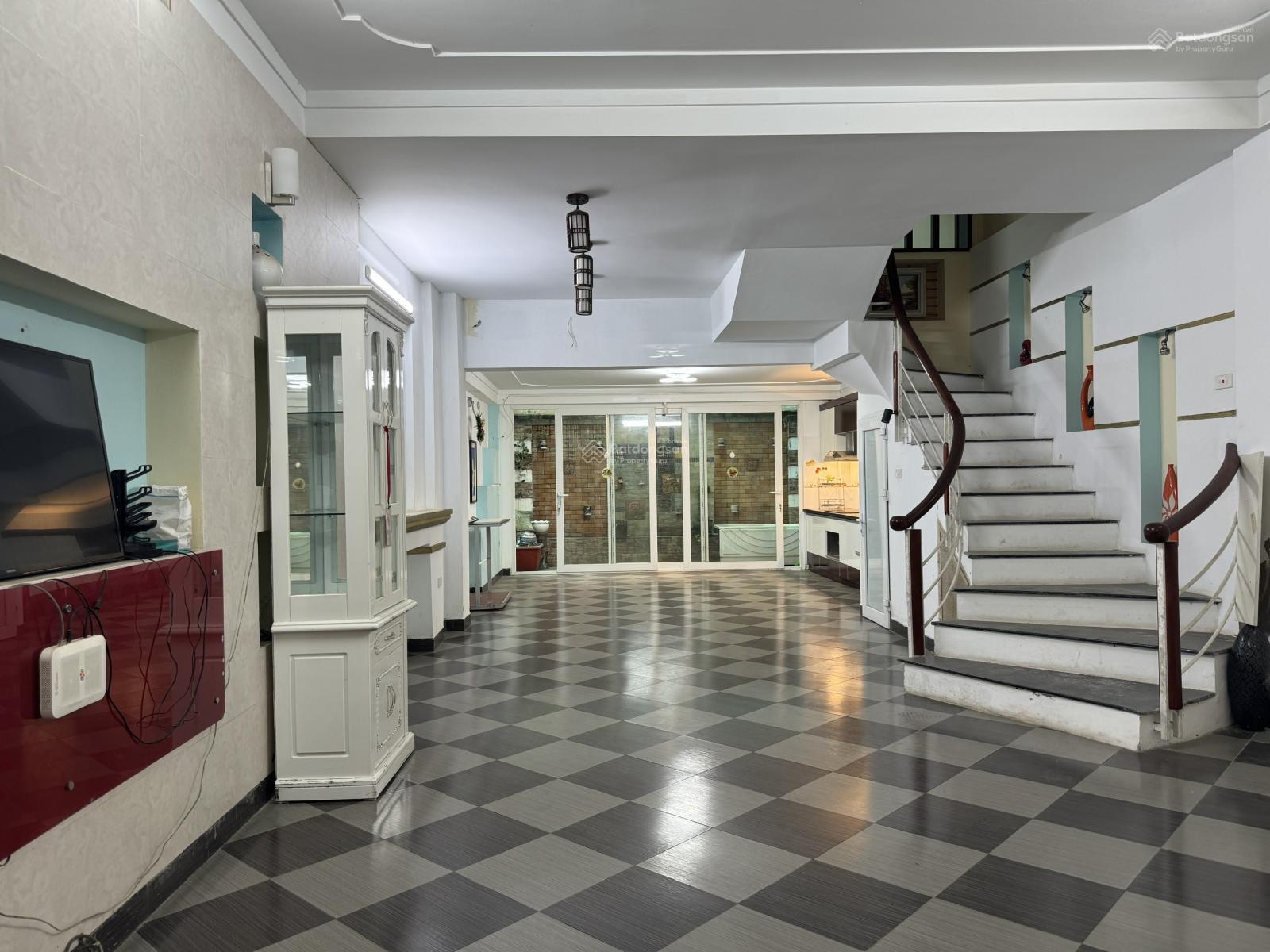 Cho thuê nhà riêng 4 tầng - Ngõ 200 Âu Cơ - 100m² - Có gara ô tô