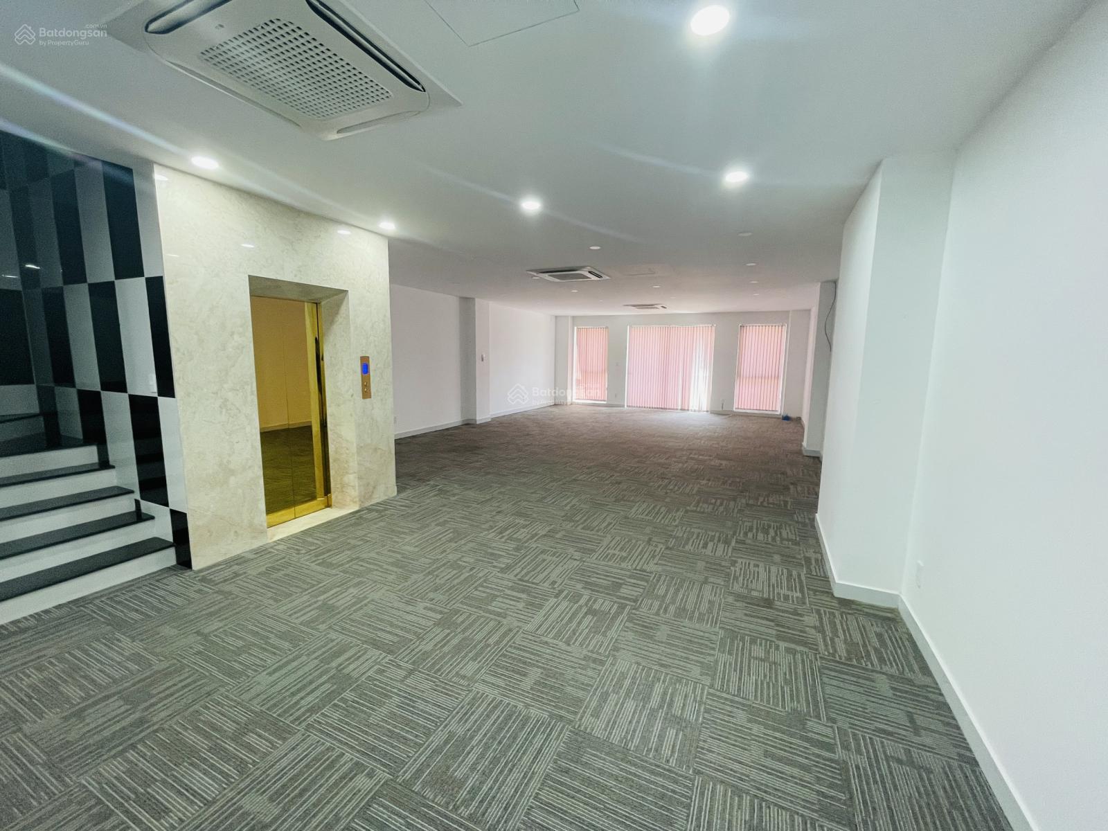 Cho thuê shophouse 1 trệt 1 lửng 1 lầu tại Khu Đô Thị Vạn Phúc - Thiết kế chuẩn văn phòng