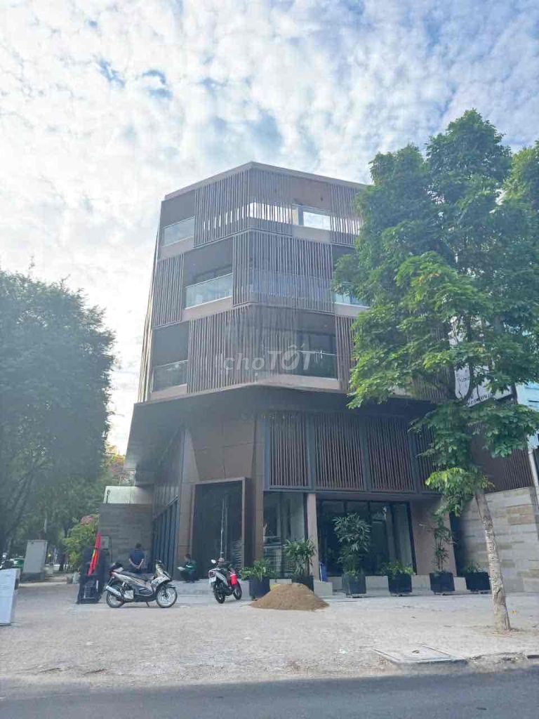 Cho Thuê Toà Nhà Góc 2 Mặt Tiền 600m² Nguyễn Đình Chiểu, Quận 1 - Giá 675 triệu/tháng