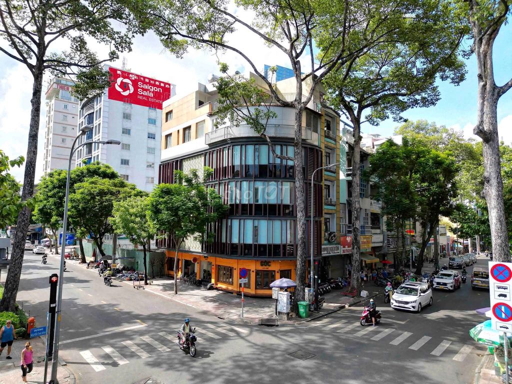 Cho thuê văn phòng góc 2 mặt tiền Phó Đức Chính 600m² giá 150 triệu - Vị trí đắc địa ngay trung tâm!