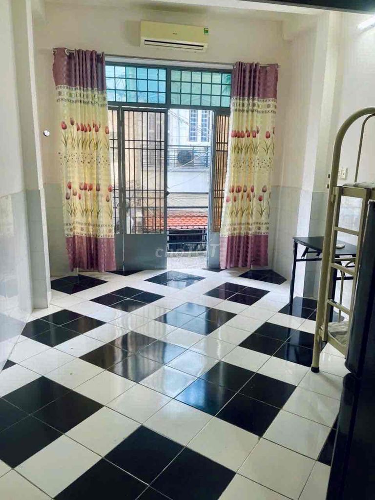 Cho thuê phòng rộng 26m² tại Dương Bá Trạc, Quận 8 - Ban công lớn, giá 3.8 triệu