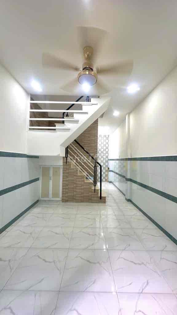 Nhà Mới Tỉnh Lộ 10, Bình Tân 31.5m² giá 2.99 tỷ - Ban công thoáng mát!