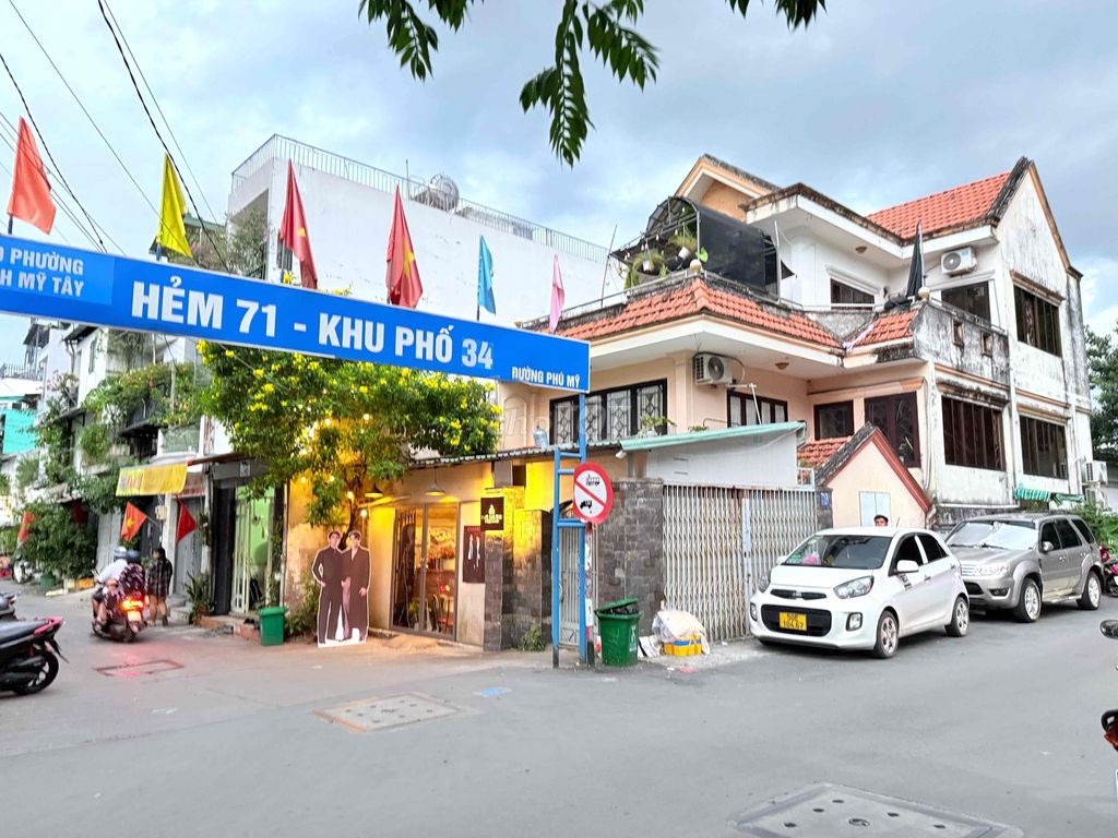 Bán nhà Bình Thạnh 70m² giá 8.9 tỷ - Hẻm xe hơi, sổ hồng nở hậu!