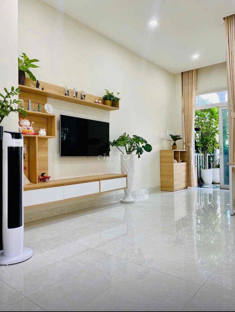 Nhà phố Lovera Park Bình Chánh 105m² giá 10.5 tỷ - View công viên đẹp mắt!