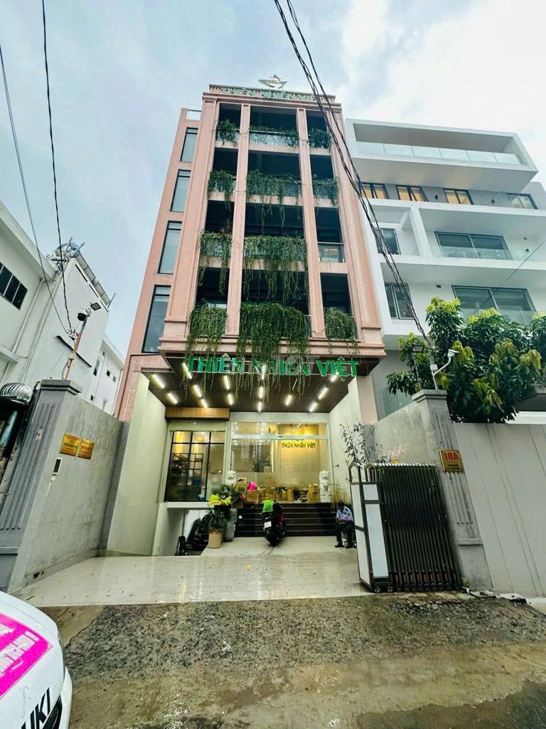 Tòa nhà văn phòng cho thuê Quận Tân Bình 250m² - Vị trí đắc địa gần sân bay!