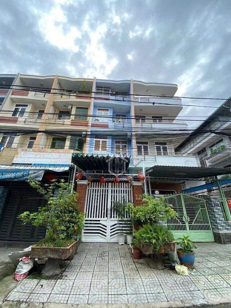 Nhà nguyên căn hẻm xe tải ngay Tây Hòa, Phước Long A 100m² - Nhận nhà ngay!