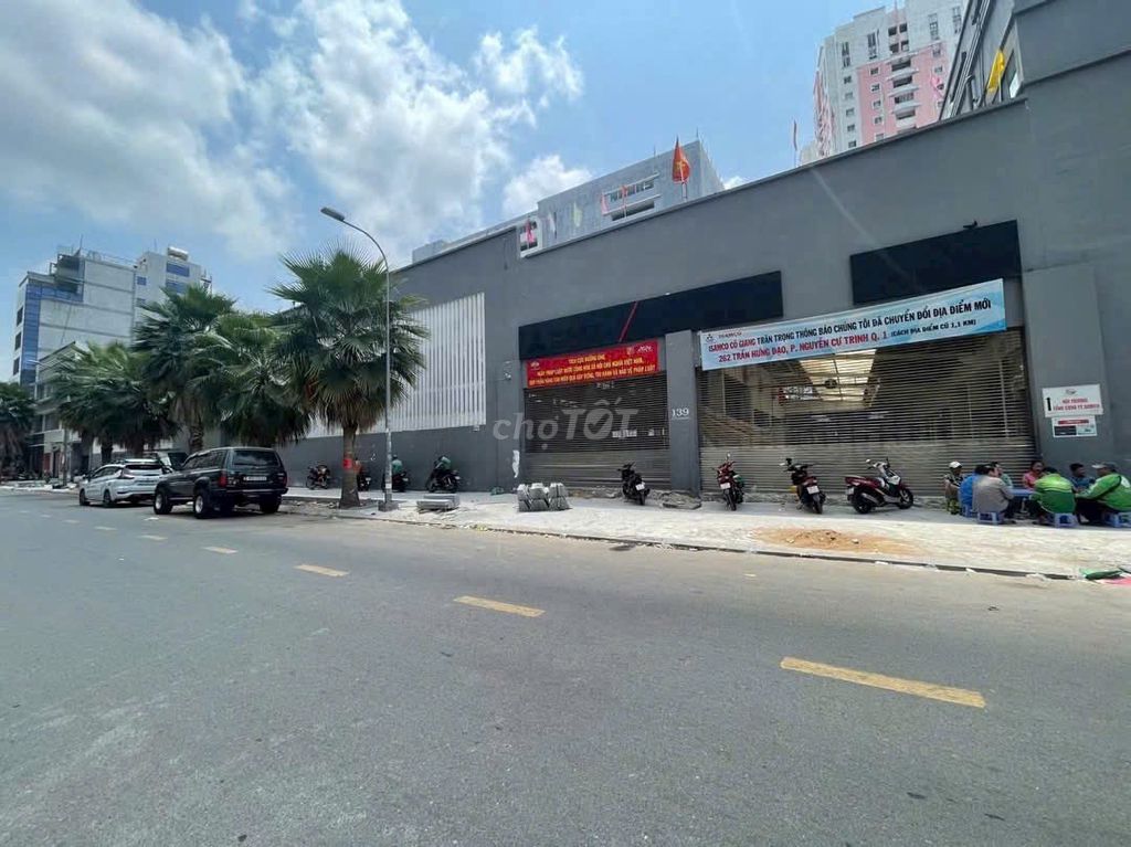 Cho thuê Mặt tiền 111 Cô Giang, Quận 1, Diện tích 5500m² - Giá chỉ 15$/m²!