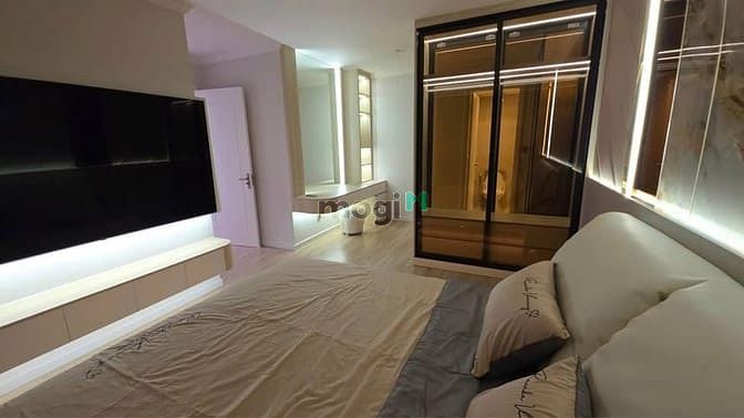 Căn hộ Vinhome Bình Thạnh 186m² giá 4.3 tỷ - Full nội thất cao cấp, vào ở ngay!