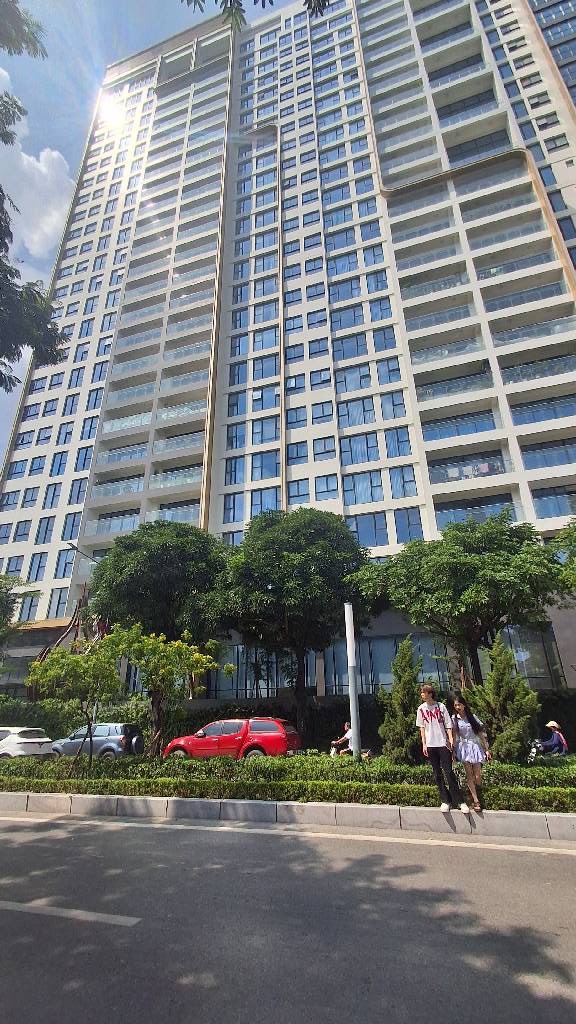 Bán đất tặng nhà 2 tầng phố Lạc Long Quân 103m² chỉ 10.8 tỷ - Cơ hội đầu tư vàng!