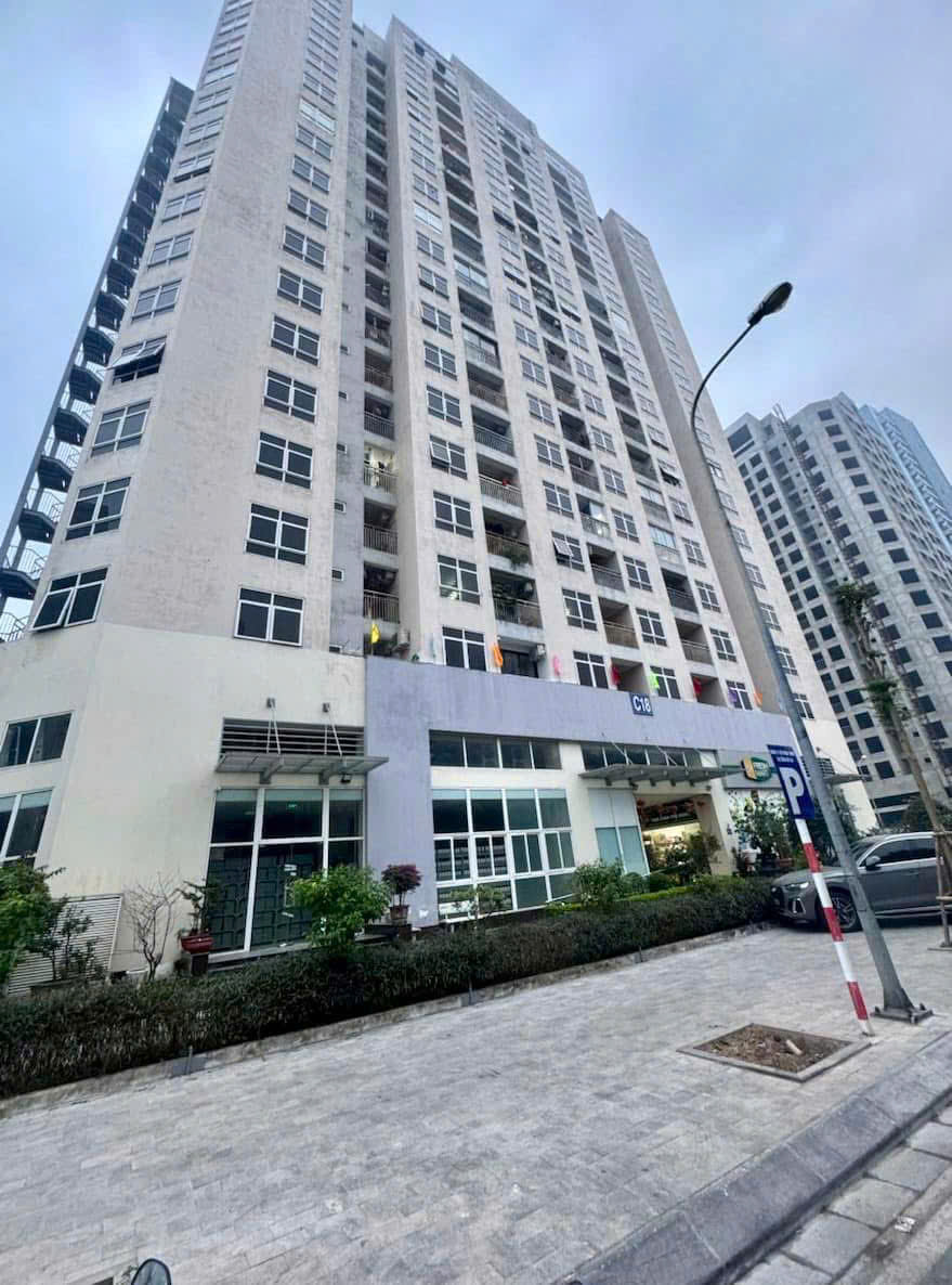 Căn hộ C18 Lạc Long Quân, Tây Hồ 92m² giá 9 tỷ - View Hồ Tây tuyệt đẹp!