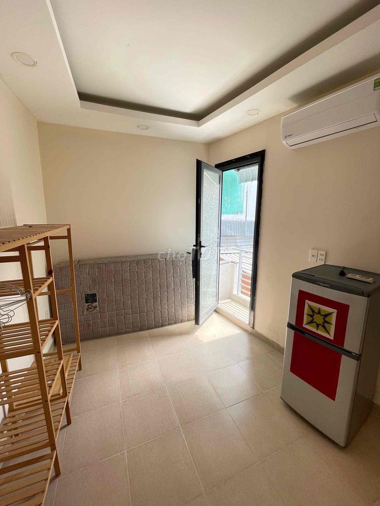 Studio Trần Hưng Đạo Quận 1 20m² giá 3.9 triệu - Ban công thoáng mát, nội thất hiện đại!