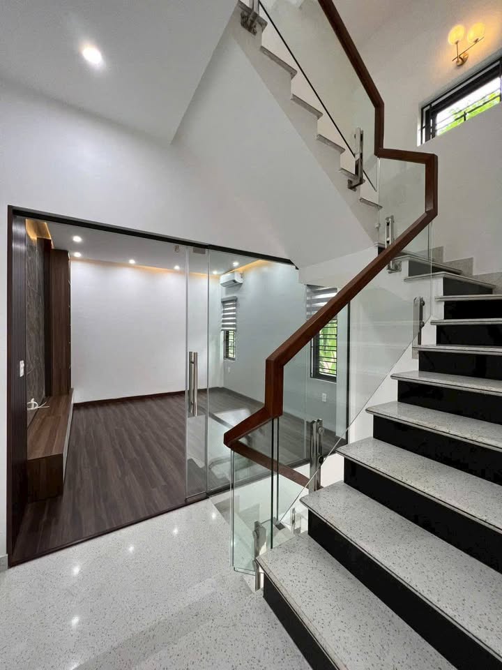 Nhà phố 4 tầng Lê Hồng Phong 51m² giá 5 tỷ - Độc lập xây mới, hướng Tây!