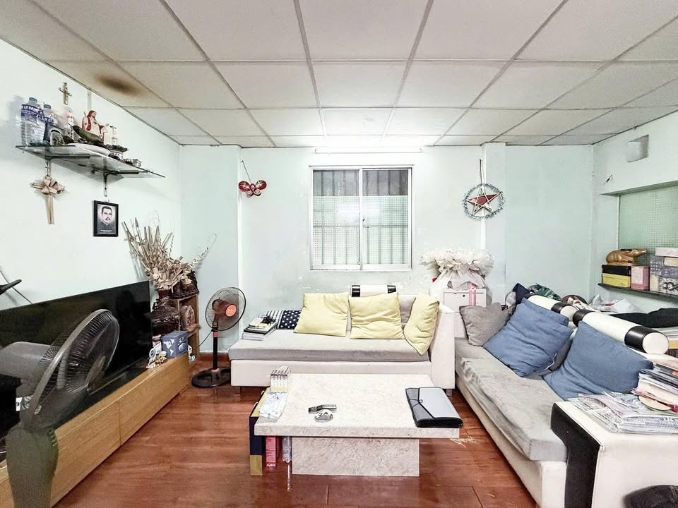 Nhà riêng CMT8, Q10 53m² giá 7.6 tỷ - Vị trí đắc địa thuận tiện!