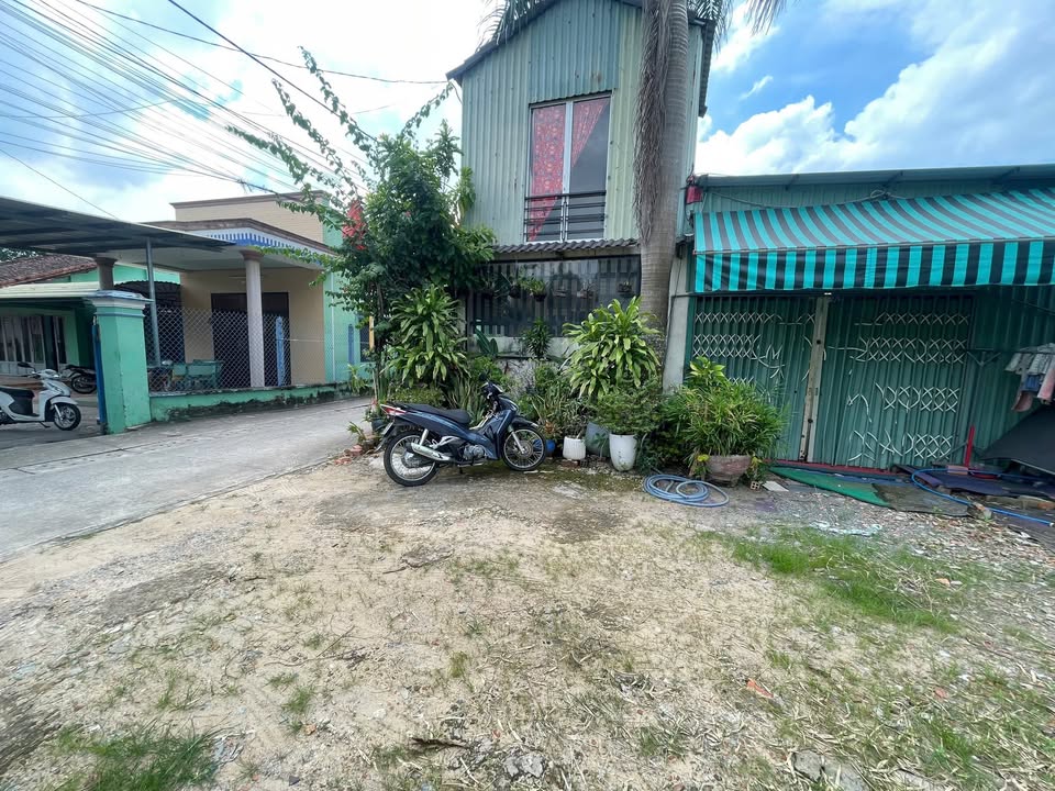 Nhà cho thuê đường Nguyễn Văn Trỗi, Thủ Dầu Một, 100m² - Thiết kế hiện đại, sân vườn thoáng mát!