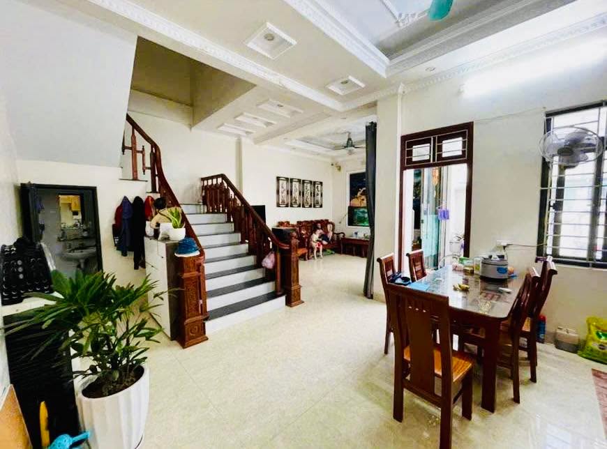 Nhà 3 tầng Đường Bái, Lộc Vượng, 56m² giá 2.79 tỷ - Vị trí đắc địa gần hồ