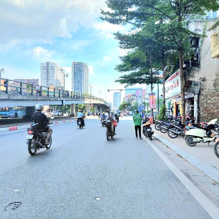 Mặt phố Tây Sơn Đống Đa 50m² giá 21,9 tỷ - Kinh doanh sầm uất ngay trung tâm!