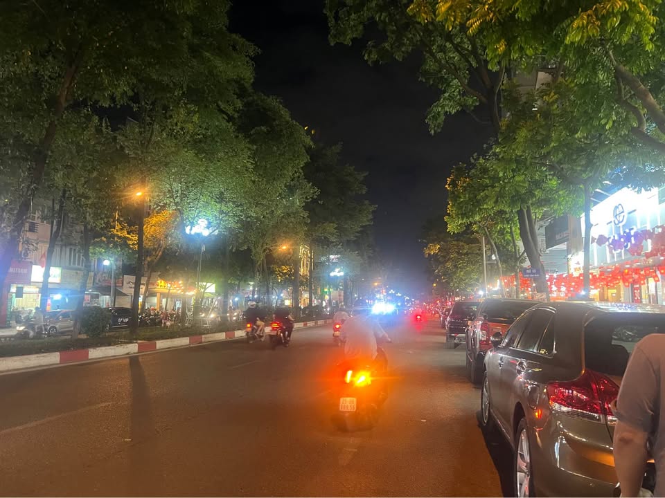 Bán nhà phố Tân Mai, Hoàng Mai 44m² giá 13 tỷ - Ô tô vào tận nhà!