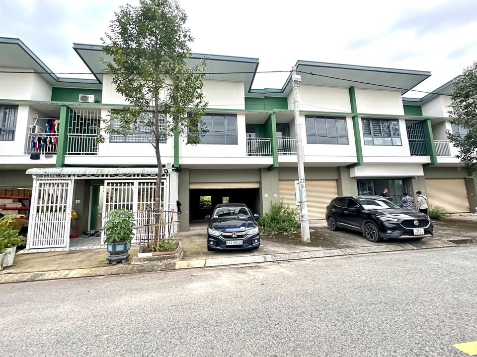 Nhà thô có lầu 3PN Oasis City Bến Cát 84m² giá 1.6 tỷ - Cơ hội đầu tư tuyệt vời!