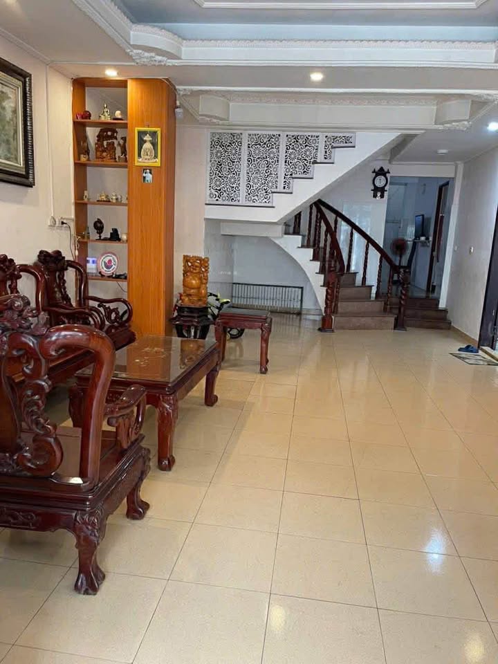 Nhà 3 tầng mặt tiền đường Hải Hồ, Đà Nẵng 112.7m² giá 10.9 tỷ - Thiết kế hiện đại, tiện nghi đầy đủ!