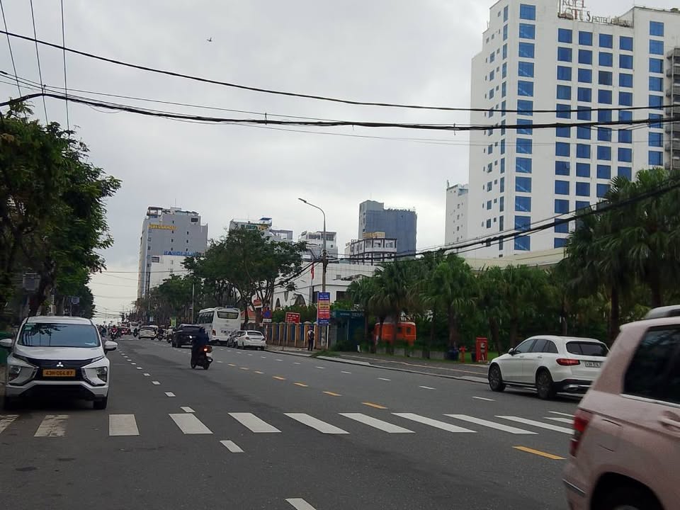 Bán nhà mặt tiền Đặng Vũ Hỷ, Đà Nẵng 150m² giá 28 tỷ - Vị trí đắc địa gần biển!