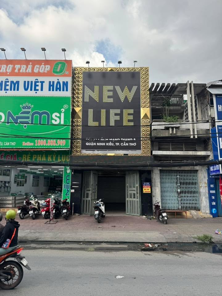 Cho thuê nhà mặt tiền đường CMT8, Ninh Kiều, 260m² - Vị trí đắc địa đối diện Vincom Hùng Vương!