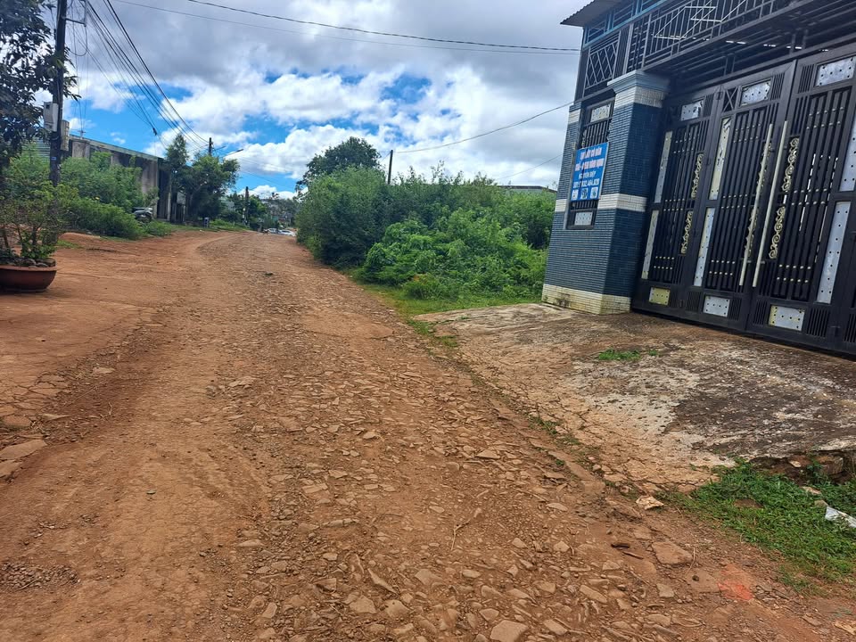 Đất hẻm 719 Trường Chinh, Pleiku 150m² giá 1.2 tỷ - Vị trí thuận lợi, thổ cư toàn bộ!